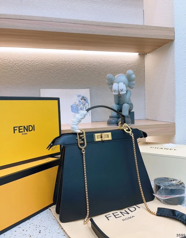 FB31-0008f7032624.webp Fendi Peekaboo Iseeu Petite Black 32Cm