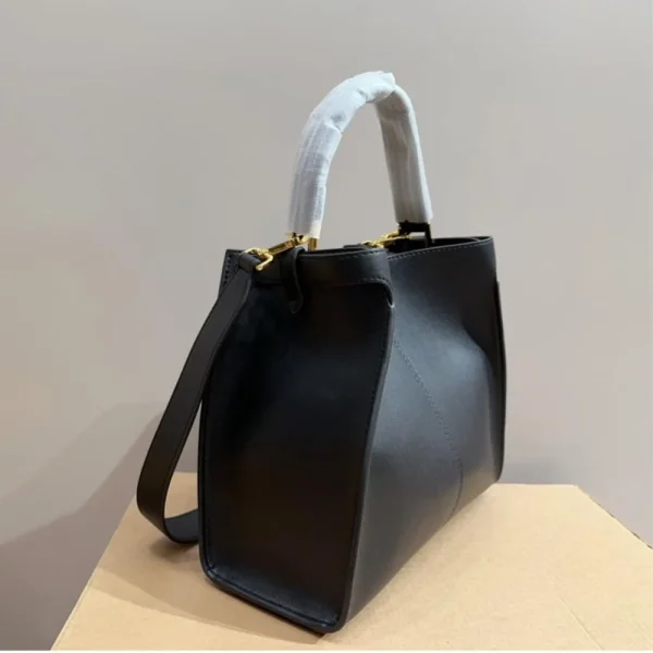 FDBL1-b2ea31c85124.webp Fendi Peekaboo X Lite Medium Black 29Cm