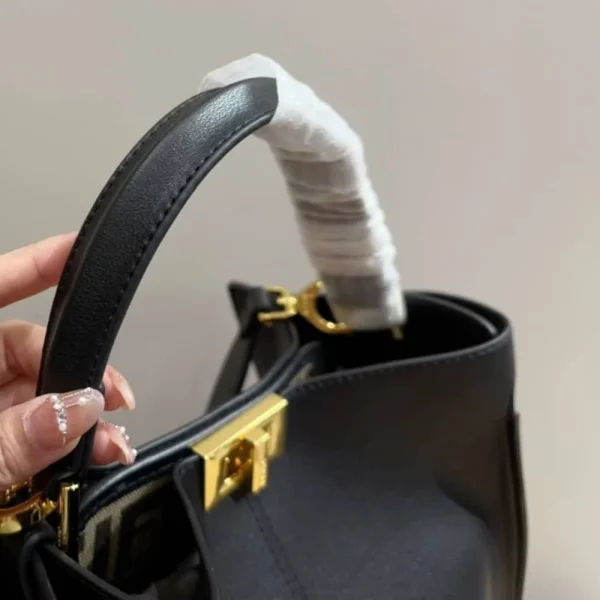 FDBL4-ff192d838c4f.webp Fendi Peekaboo X Lite Medium Black 29Cm