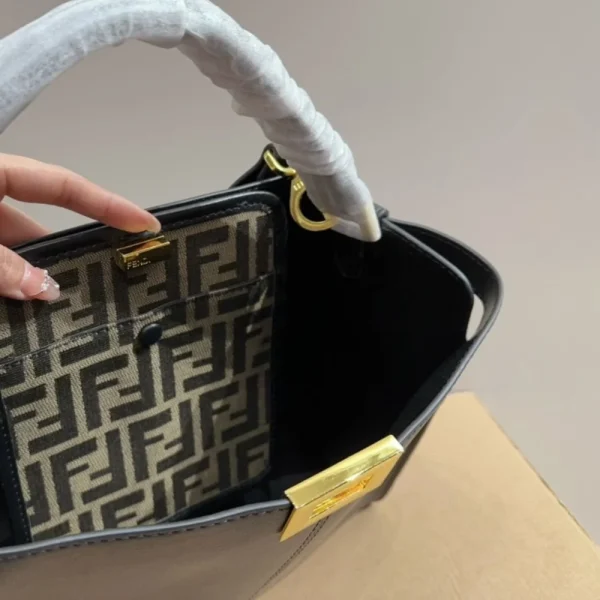 FDBL5-4b2a470732ed.webp Fendi Peekaboo X Lite Medium Black 29Cm