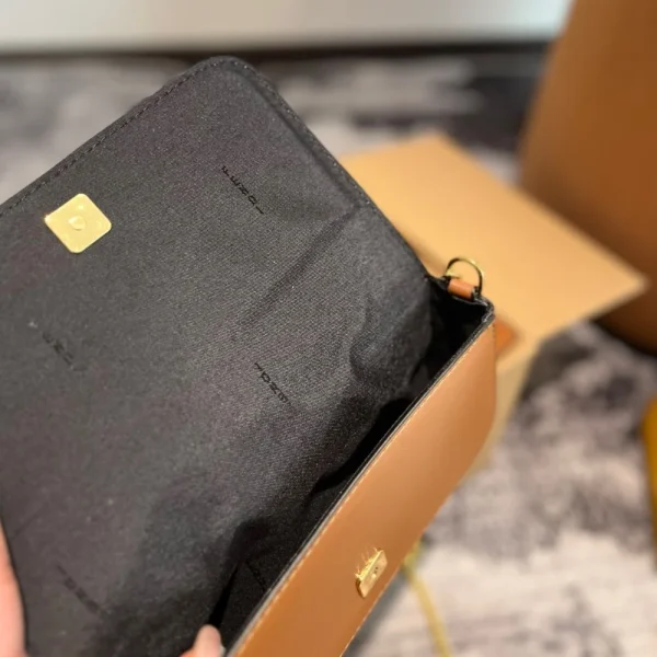 Fendi Fendigraphy Wallet On Chain Brown 21Cm
