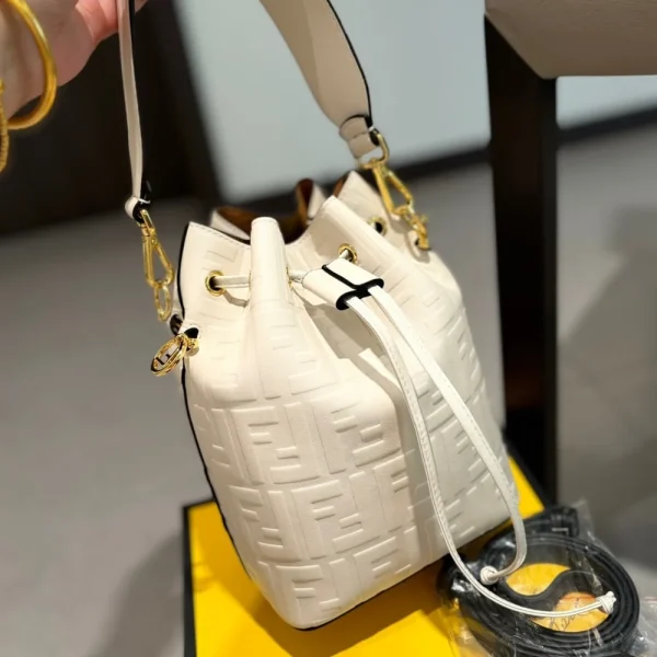 FDW1-1-a2b28810a279.webp Fendi Mon Tresor Mini Bucket Bag White 16Cm
