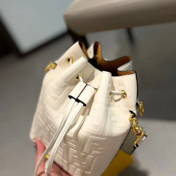 FDW4-9630396c8fa9.webp Fendi Mon Tresor Mini Bucket Bag White 16Cm