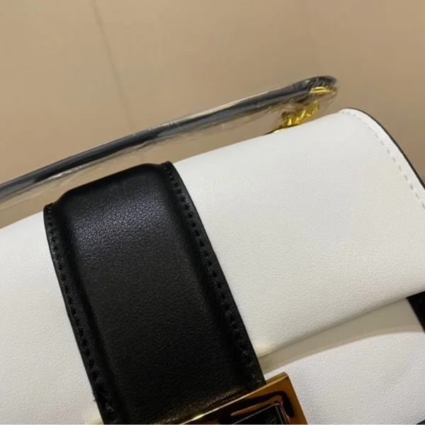 FDWM3-b98c3abf7789.webp Fendi Women Mini Baguette Chain Shoulder Bag White 19Cm
