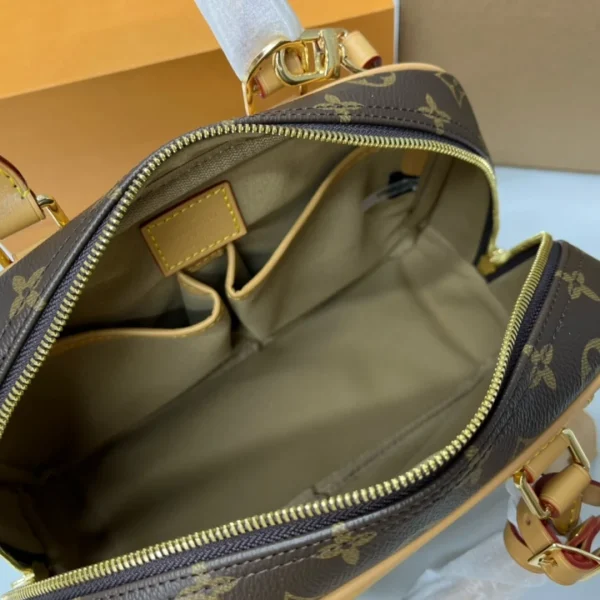 GCSS1-44-2-56e28591e3a7.webp Louis Vuitton Monogram Deauville Boston Brown 28Cm M42228, Designer Handbags, Womens Purse, luxury bags