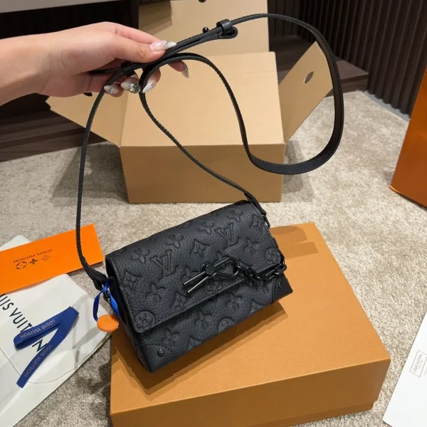 GCSS5-47-1-04f70b9d16e9.webp Louis Vuitton Steamer Wearable Wallet Monogram Taurillon Black 17Cm M81746, Designer Handbags, Womens Purse, luxury bags
