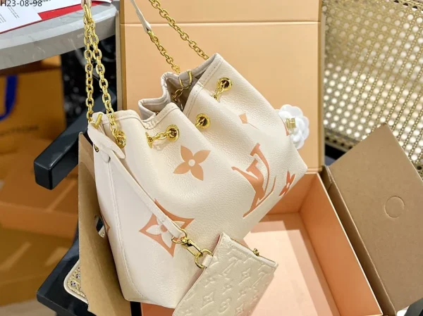 LBBB01-391605b1b530.webp Louis Vuitton Summer Bundle Bag Beige 28Cm M46545, Designer Handbags, Womens Purse, luxury bags