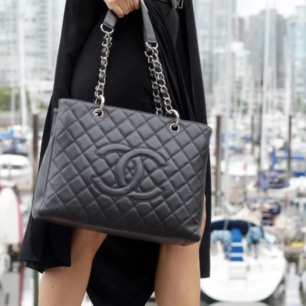 LV-2025-05-15T201437.674-1a3dd6a360e6.webp Chanel Classic Tote Bag Silver Hardware Black 34cm, Designer Handbags, Women’s Purse, luxury bags, Chanel bags