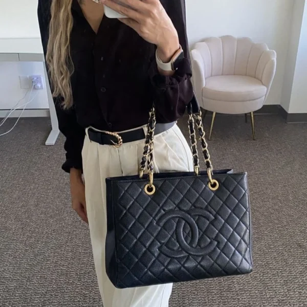 LV-2025-05-15T202800.106-76a0fc78e2ca.webp Chanel Classic Tote Bag Gold Toned Hardware Black 34cm, Designer Handbags, Women’s Purse, luxury bags, Chanel bags