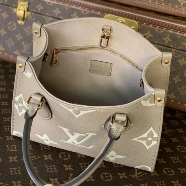 LV-2025-05-16T115012.803-0cffe6d54d54.webp Louis Vuitton LV OnTheGo East West M46653 Beige 25cm, Designer Handbags, Womens Purse, luxury bags