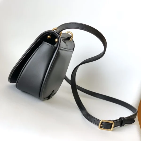 LV-99-8580ffb02424.webp Fendi C’mon Medium Shoulder Bag Black 21cm/ 8.3in