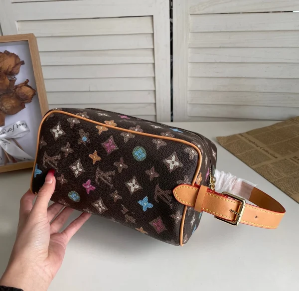 LV1-9-1-25da493d5acf.webp Louis Vuitton Locker Dopp Kit Monogram Craggy Chocolate 28Cm M47069, Designer Handbags, Womens Purse, luxury bags