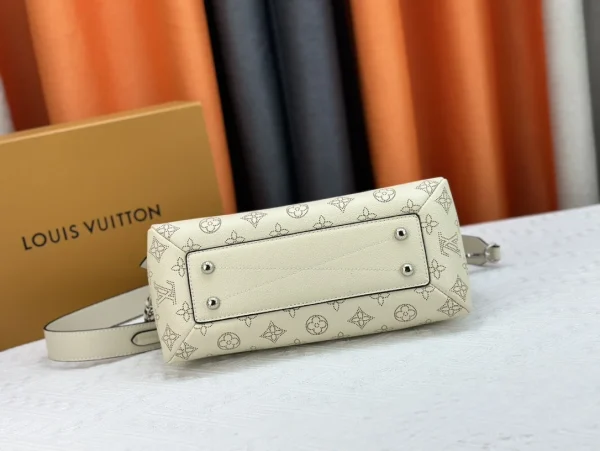 LV14-2c19e0ff384e.webp Louis Vuitton Hand It All Pm Creme 29Cm M24114, Designer Handbags, Womens Purse, luxury bags