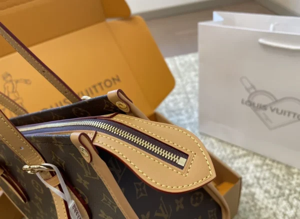 LV3-6-10fd0c740a93.webp Louis Vuitton Popincourt Hart Tote Handbag Monogram Canvas 28Cm M40007, Designer Handbags, Womens Purse, luxury bags