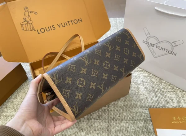 LV4-7-f2419439cfe6.webp Louis Vuitton Popincourt Hart Tote Handbag Monogram Canvas 28Cm M40007, Designer Handbags, Womens Purse, luxury bags
