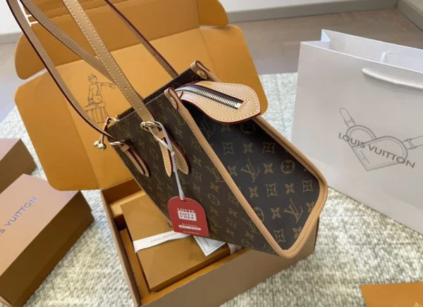 LV5-7-029f7f41a5d4.webp Louis Vuitton Popincourt Hart Tote Handbag Monogram Canvas 28Cm M40007, Designer Handbags, Womens Purse, luxury bags