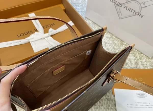 LV7-6-fa81cc414a10.webp Louis Vuitton Popincourt Hart Tote Handbag Monogram Canvas 28Cm M40007, Designer Handbags, Womens Purse, luxury bags