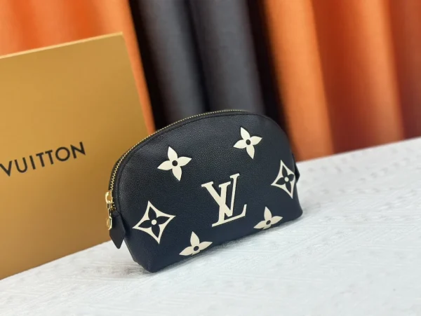 LV9-4-15acaee48692.webp Louis Vuitton Cosmetic Pouch Pm Black 17Cm M59086, Designer Handbags, Womens Purse, luxury bags
