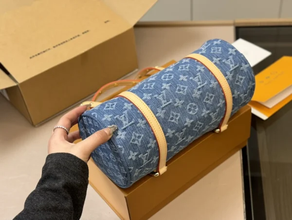 LVB2-3-1-a17e365e11b0.webp Louis Vuitton Hills Pochette Denim Blue 27Cm M82949, Designer Handbags, Womens Purse, luxury bags