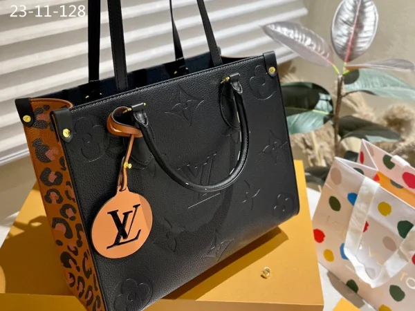 LVB28-1-c76a9cf8a1cf.webp Louis Vuitton Wild At Heart OnTheGo MM M58522 Black 35Cm, Designer Handbags, Womens Purse, luxury bags