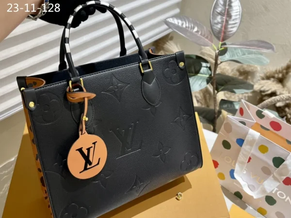 LVB29-2-7fc8d90f6f11.webp Louis Vuitton Wild At Heart OnTheGo MM M58522 Black 35Cm, Designer Handbags, Womens Purse, luxury bags