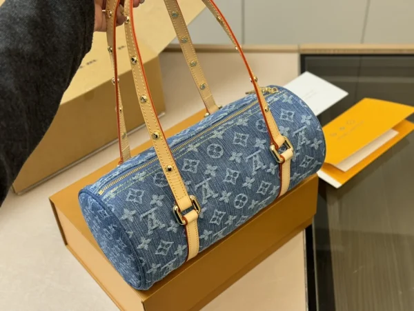 LVB3-1-2-2a85ae7fd11f.webp Louis Vuitton Hills Pochette Denim Blue 27Cm M82949, Designer Handbags, Womens Purse, luxury bags