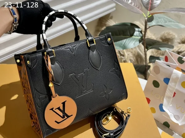 LVB30-2-ec2c4299731c.webp Louis Vuitton Wild At Heart OnTheGo MM M58522 Black 35Cm, Designer Handbags, Womens Purse, luxury bags