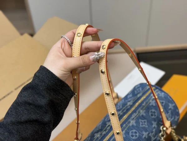 LVB5-1-2-8440f449ef70.webp Louis Vuitton Hills Pochette Denim Blue 27Cm M82949, Designer Handbags, Womens Purse, luxury bags