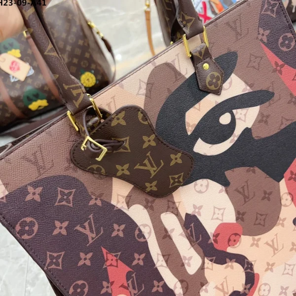 LVB803-dfca113cd3a7.webp Louis Vuitton Sac Plat Nv Brown 39Cm M46679, Designer Handbags, Womens Purse, luxury bags