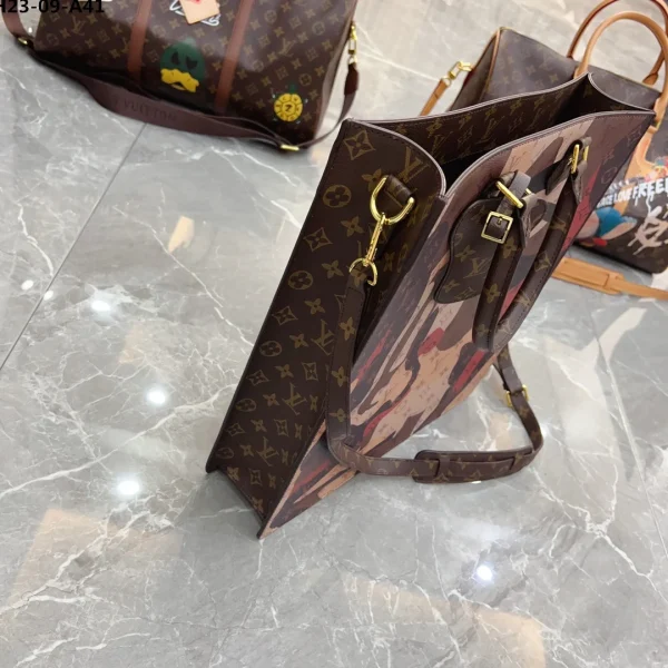 LVB806-c53ce3931b0a.webp Louis Vuitton Sac Plat Nv Brown 39Cm M46679, Designer Handbags, Womens Purse, luxury bags