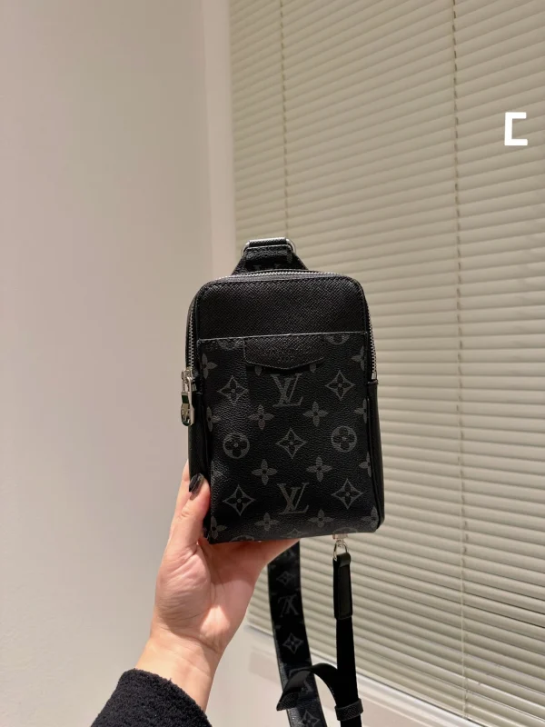 LVBAG-10_b6b4dccc-86ae-4b69-8680-1ef1196a5b0e-e86e03792217.webp Louis Vuitton Outdoor Slingbag 20Cm Black M30741, Designer Handbags, Womens Purse, luxury bags
