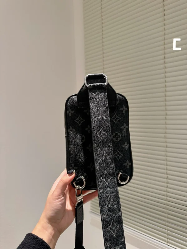 LVBAG-4_e951c936-10b8-45b2-a483-83aa9574c455-928d6e6fa11b.webp Louis Vuitton Outdoor Slingbag 20Cm Black M30741, Designer Handbags, Womens Purse, luxury bags