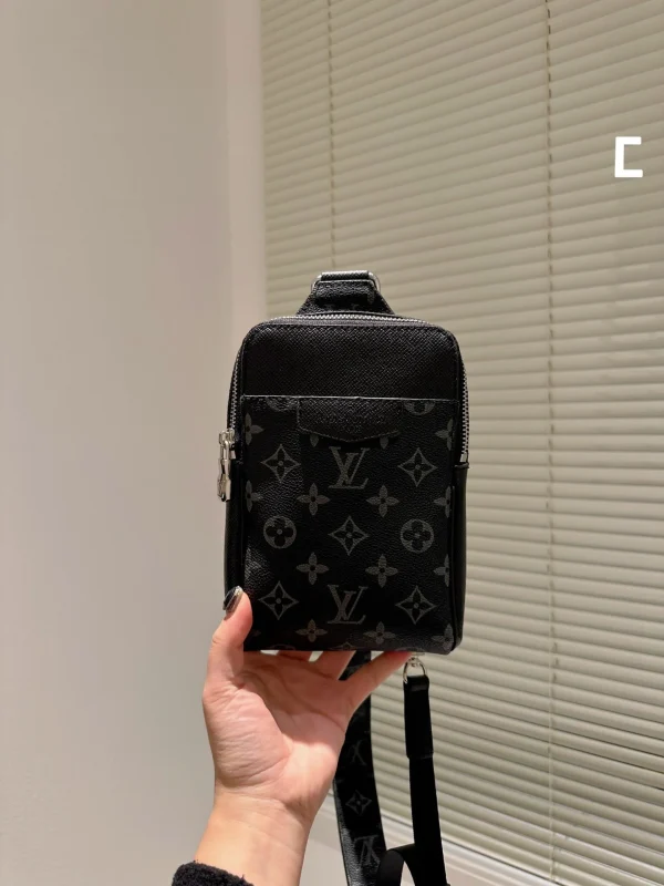 LVBAG-6_91288510-e09a-4228-8ee6-674ad13b23fb-e4f208ae1d3a.webp Louis Vuitton Outdoor Slingbag 20Cm Black M30741, Designer Handbags, Womens Purse, luxury bags