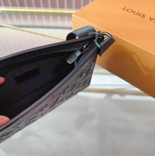 LVBAGS-10-96-15961715227b.webp Louis Vuitton Gaston Wearable Black 22Cm M81115, Designer Handbags, Womens Purse, luxury bags
