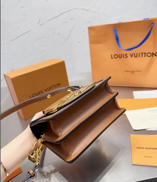 LVBAGS-2-10-83154dbdb7b8.webp Louis Vuitton Mini Dauphine Lock Xl Brown 20Cm M46537, Designer Handbags, Womens Purse, luxury bags