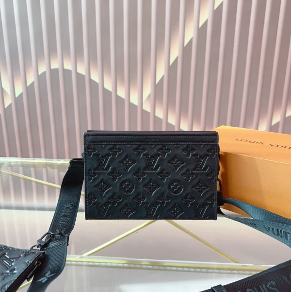 LVBAGS-3-139-05c21b88fa16.webp Louis Vuitton Gaston Wearable Black 22Cm M81115, Designer Handbags, Womens Purse, luxury bags