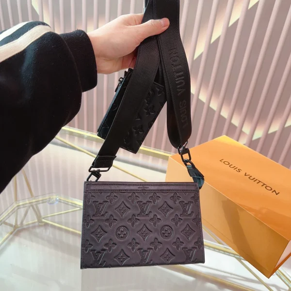 LVBAGS-4-132-4e15afb0ba50.webp Louis Vuitton Gaston Wearable Black 22Cm M81115, Designer Handbags, Womens Purse, luxury bags