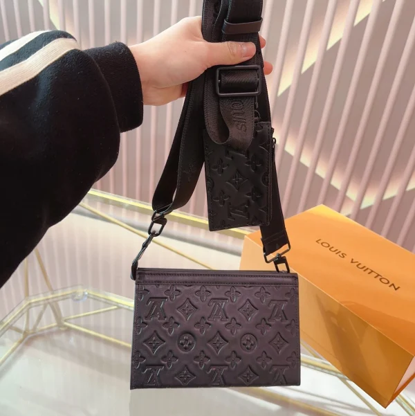 LVBAGS-5-127-1e9811899391.webp Louis Vuitton Gaston Wearable Black 22Cm M81115, Designer Handbags, Womens Purse, luxury bags