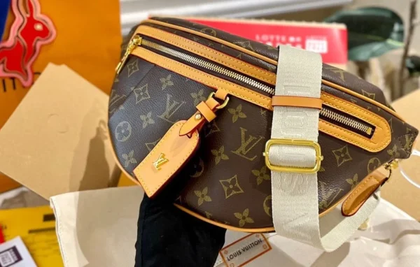 LVBB05-1-2-f96da1a76181.webp Louis Vuitton High Rise Monogram 38Cm M46784, Designer Handbags, Womens Purse, luxury bags