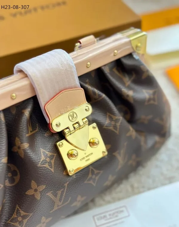 LVBB06-2-fde7010e645c.webp Louis Vuitton Monogram Clutch Bag Brown 28Cm M46544, Designer Handbags, Womens Purse, luxury bags