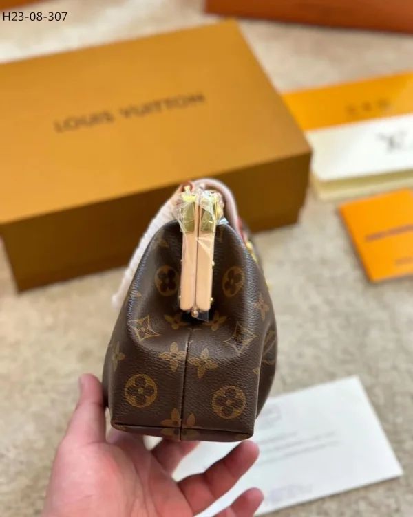 LVBB07-15-f90e0592f9ed.webp Louis Vuitton Monogram Clutch Bag Brown 28Cm M46544, Designer Handbags, Womens Purse, luxury bags