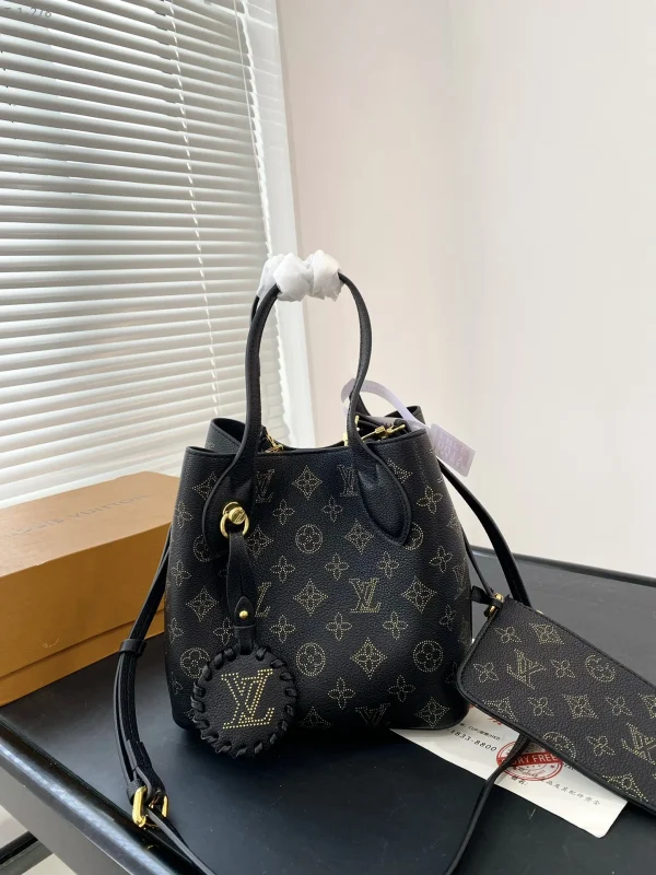 LVBB1-22-6322af90cdd6.webp Louis Vuitton Blossom Pm Black 20Cm M23393, Designer Handbags, Womens Purse, luxury bags