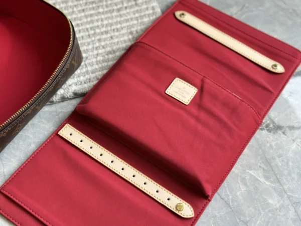 LVBB1-3-2-c8cd56f75f79.webp Louis Vuitton Nice Jewelry Case Brown 23Cm, Designer Handbags, Womens Purse, luxury bags