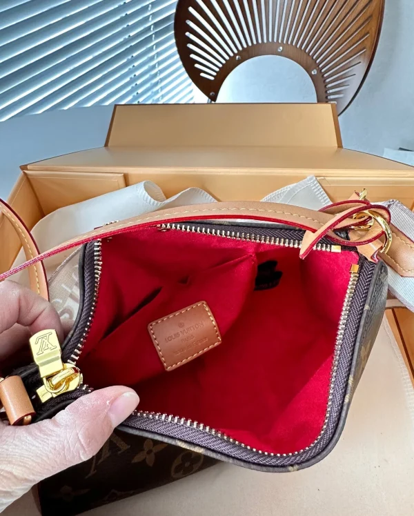 LVBB19-bb79ceaf6730.webp Louis Vuitton Pochette Tirette Monogram Canvas 23Cm M47123, Designer Handbags, Womens Purse, luxury bags