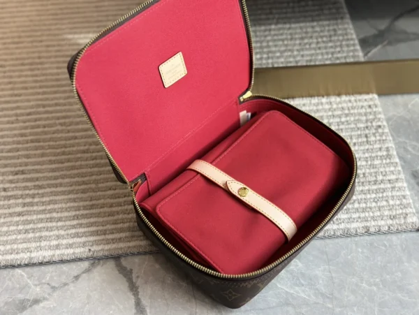 LVBB3-2-1-7e61de55787e.webp Louis Vuitton Nice Jewelry Case Brown 23Cm, Designer Handbags, Womens Purse, luxury bags