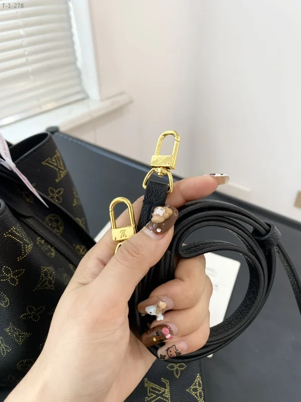 LVBB8-3-ed402de87d6f.webp Louis Vuitton Blossom Pm Black 20Cm M23393, Designer Handbags, Womens Purse, luxury bags