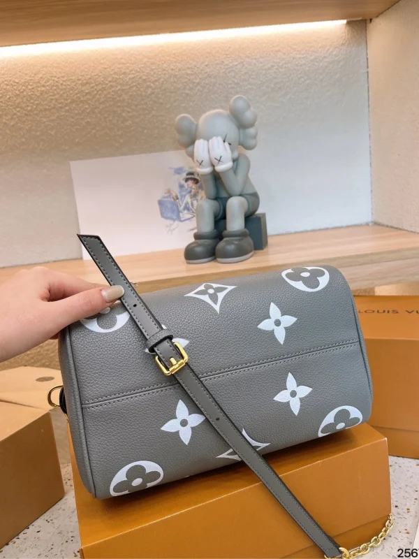 LVBP5-5-58a3952a0bd9.webp Louis Vuitton Speedy Bandouli Re 20 Monogram Empreinte Leather 20Cm M46575, Designer Handbags, Womens Purse, luxury bags