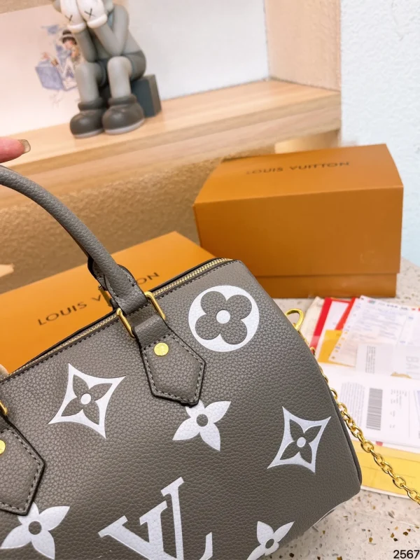 LVBP6-4-2c925d7bfaf4.webp Louis Vuitton Speedy Bandouli Re 20 Monogram Empreinte Leather 20Cm M46575, Designer Handbags, Womens Purse, luxury bags