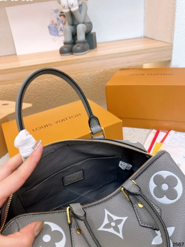 LVBP7-4-313b8a803876.webp Louis Vuitton Speedy Bandouli Re 20 Monogram Empreinte Leather 20Cm M46575, Designer Handbags, Womens Purse, luxury bags