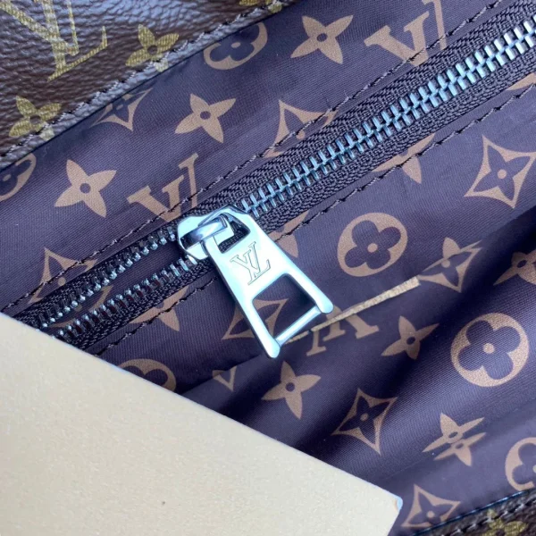 Louis-Vuitton-Pillow-Onthego-GM-Silver2-ccf7a5aa09b7.webp Louis Vuitton Onthego Gm Silver Giant Monogram Econyl Pillow M21053 41cm, Designer Handbags, Womens Purse, luxury bags